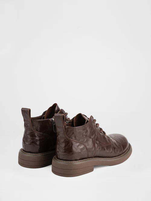 Botas marrones con cordones