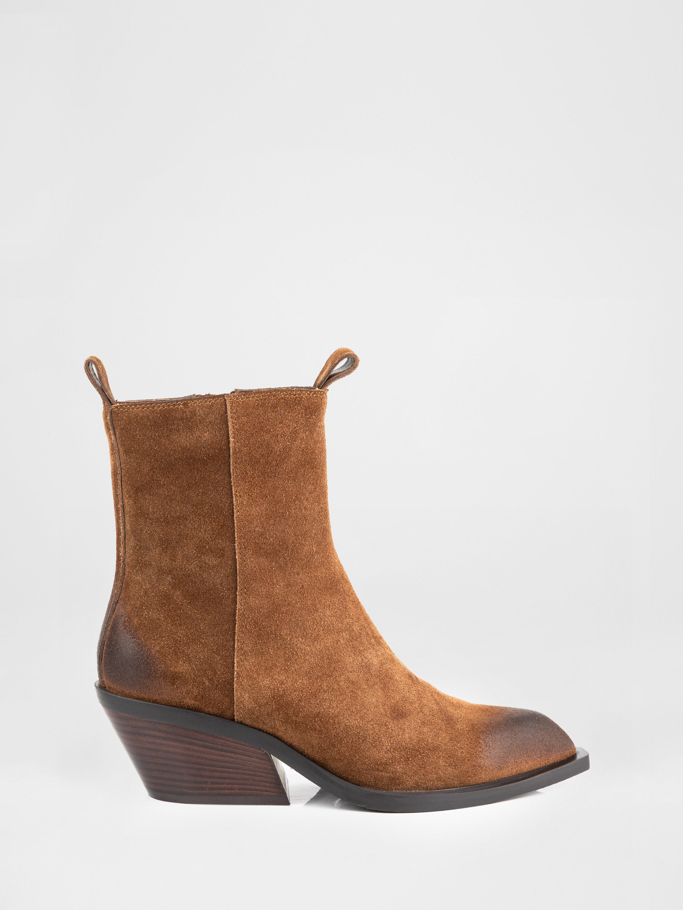 Suede cowboy boots in red