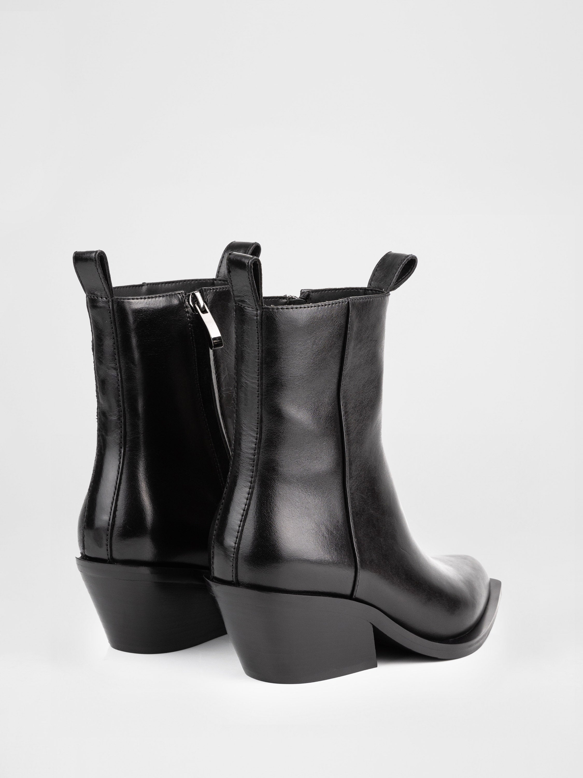 Cowboy boots in black