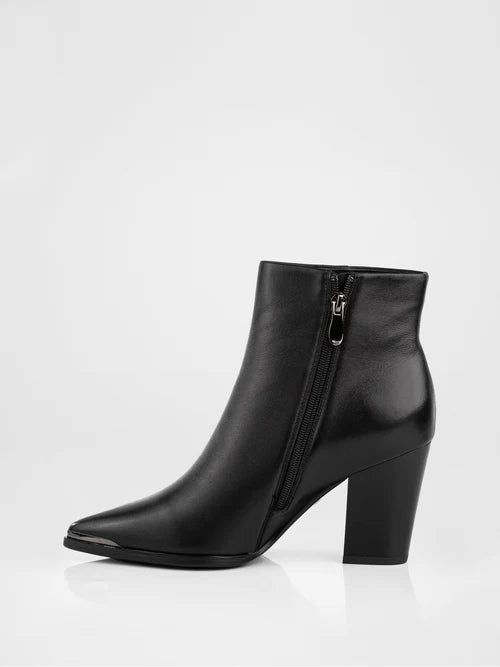 Ankle boots in black