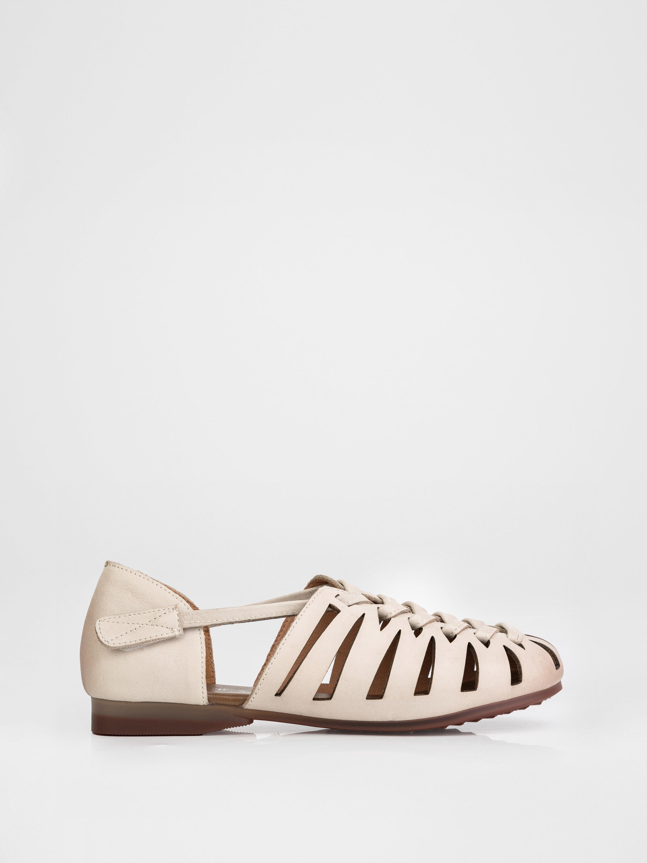 Woven sandals in beige color
