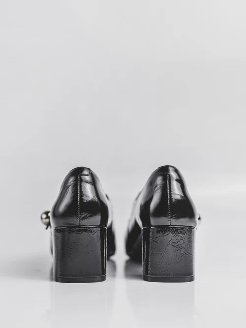 Zapatos con tacones estables en color negro