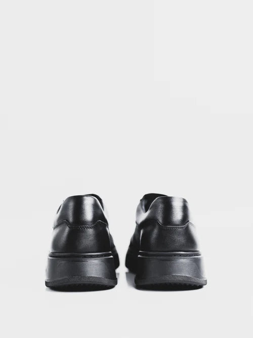 Zapatillas deportivas con cordones para hombre en color negro