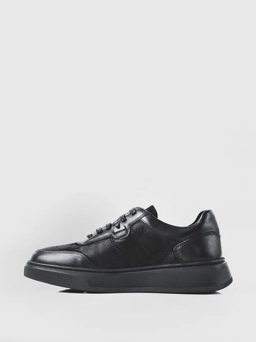 Zapatillas deportivas con cordones para hombre en color negro
