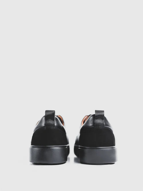 Men's sneakers in black color