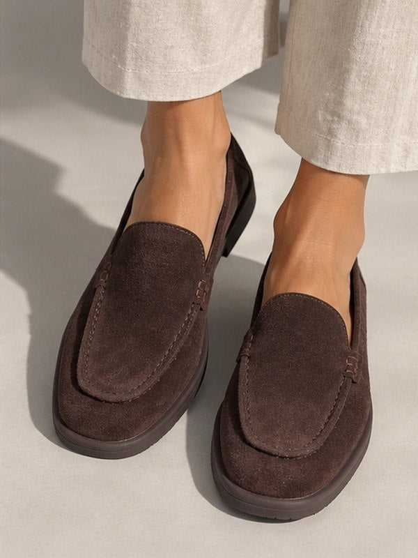 Mocasines de ante color chocolate con pespunte en contraste