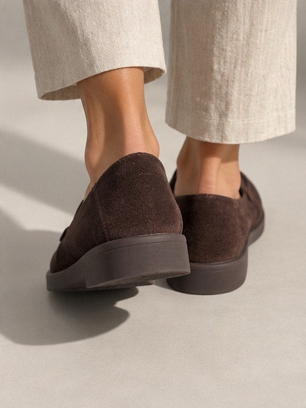 Mocasines de ante color chocolate con pespunte en contraste